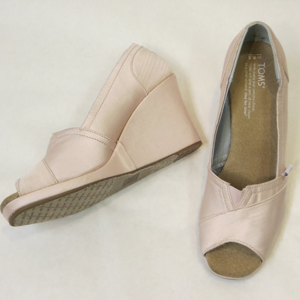 NEVER USED*TOMS*9.5*Satin Peep Toe Wedges